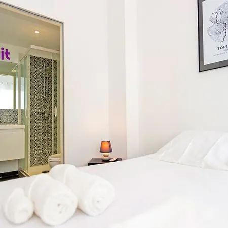 Loc'nuit - Confort - Hyper Centre B&B 3*