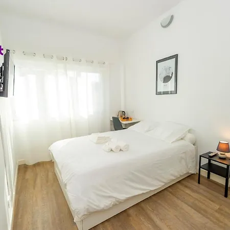 Bed & Breakfast Loc'nuit - Confort - Hyper Centre 3*