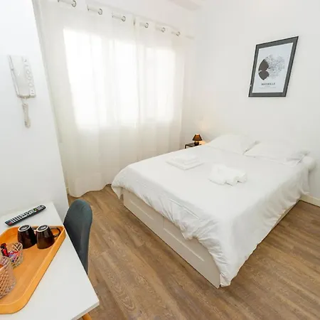 Loc'nuit - Confort - Hyper Centre Bed & Breakfast Agen