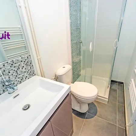 Loc'nuit - Confort - Hyper Centre Bed & Breakfast