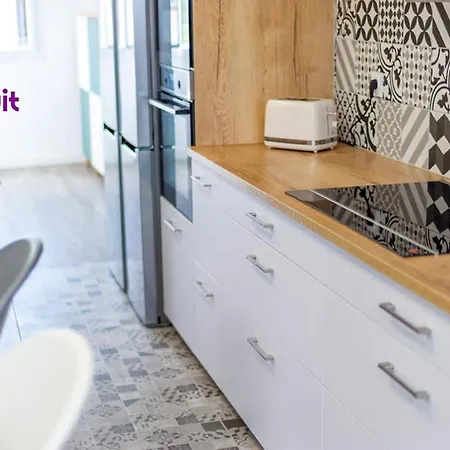 Loc'nuit - Confort - Hyper Centre Bed & Breakfast Agen